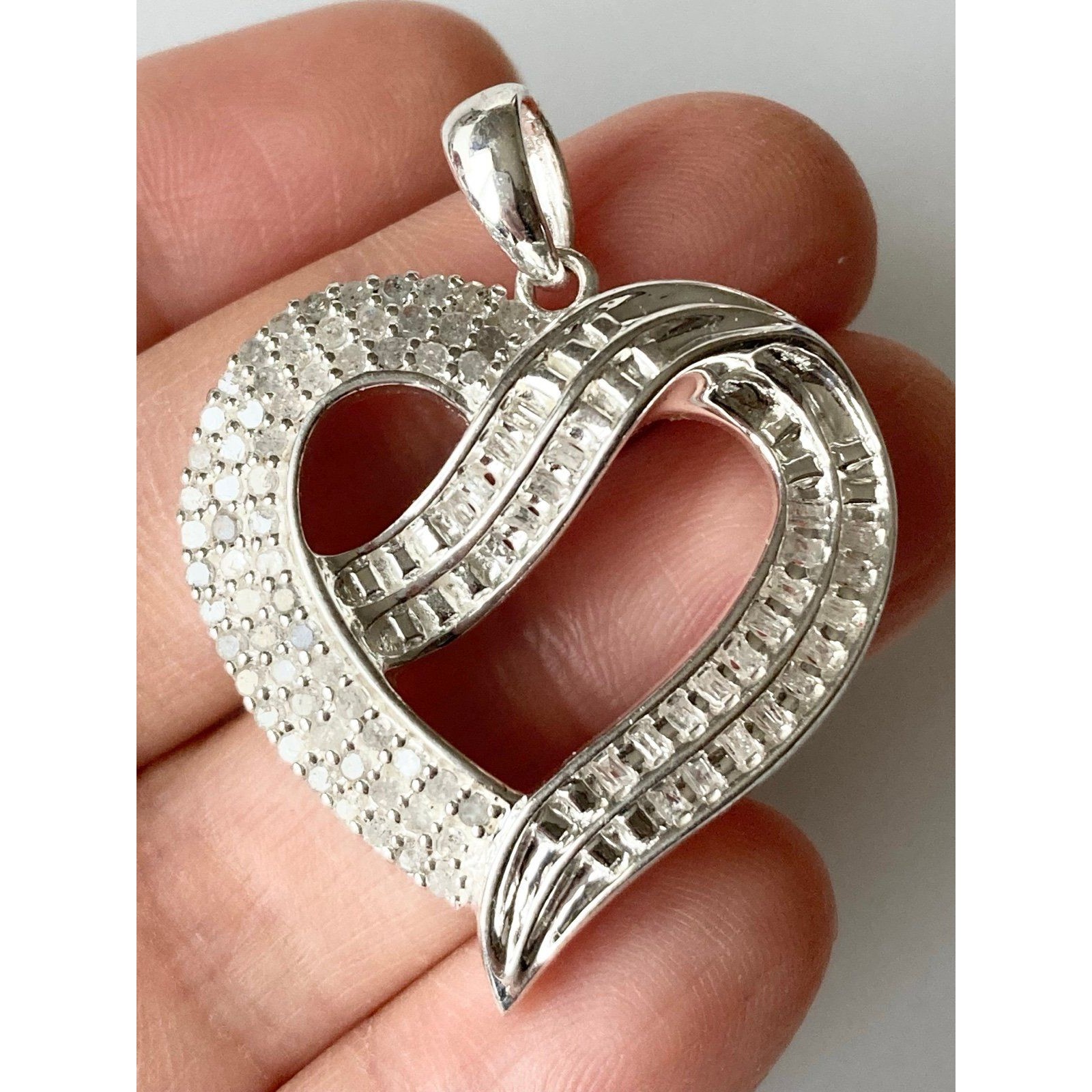 925 Ci Sterling Silver Genuine Diamond Open Heart Pendant